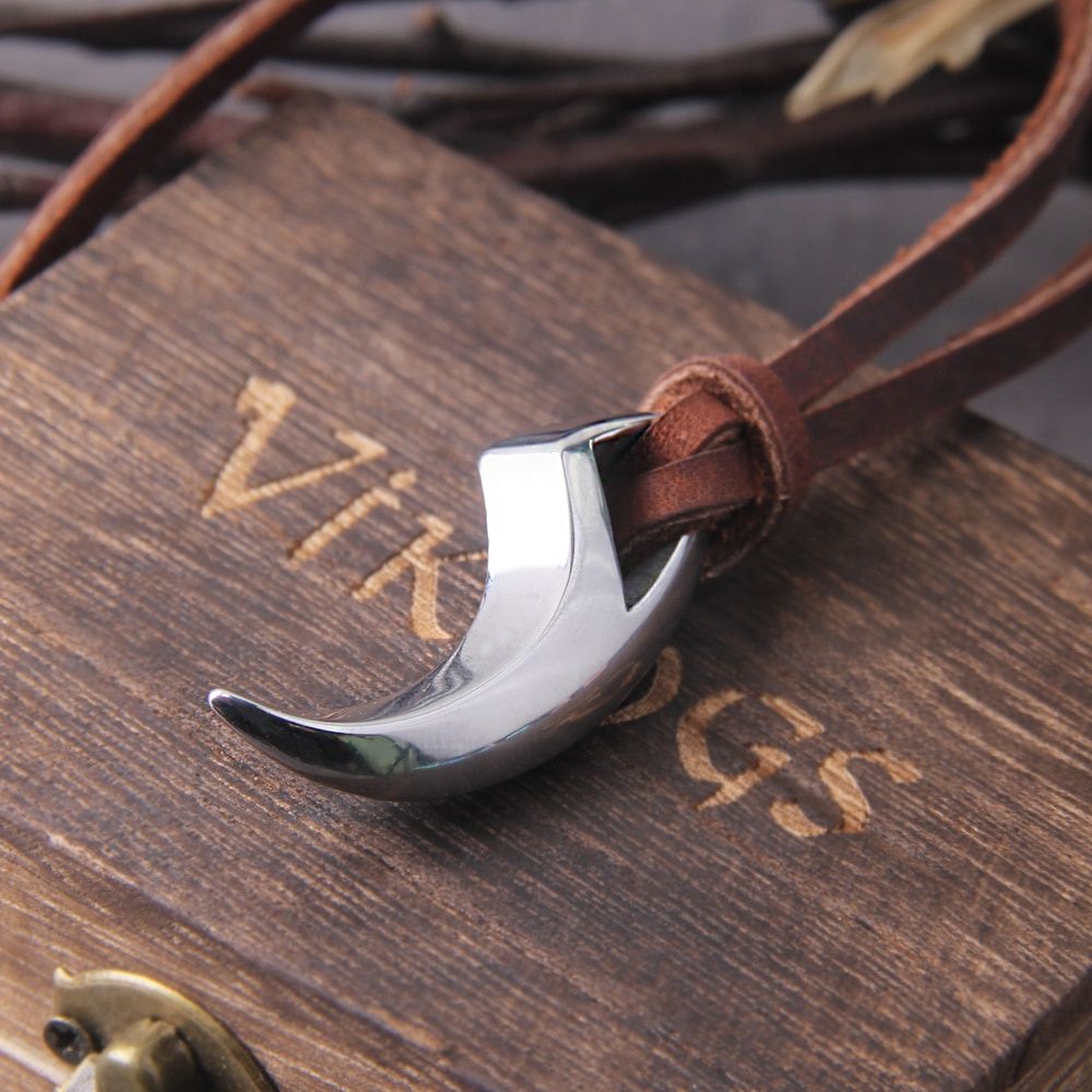 Collar Colmillo de Lobo Nórdico