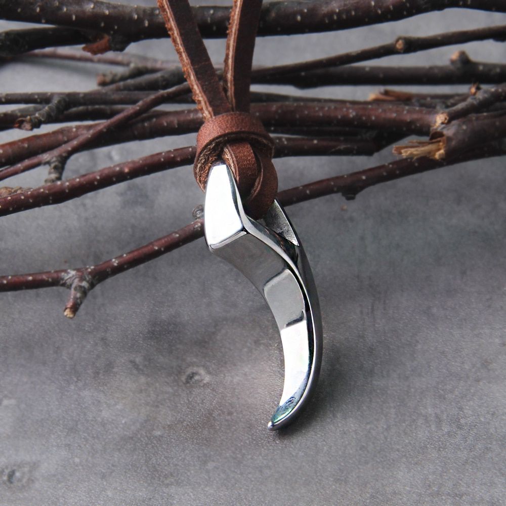 Collar Colmillo de Lobo Nórdico